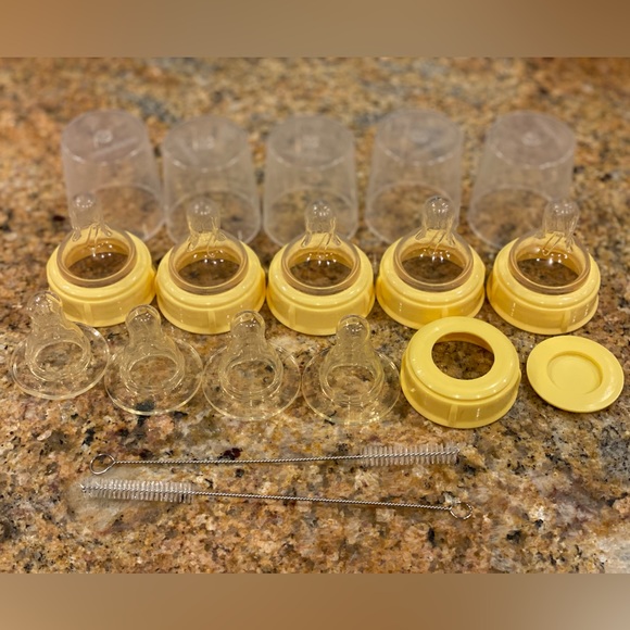 32 piece lot - Medela bottles, covers and nipples bundle set 🍼 - Picture 6 of 9